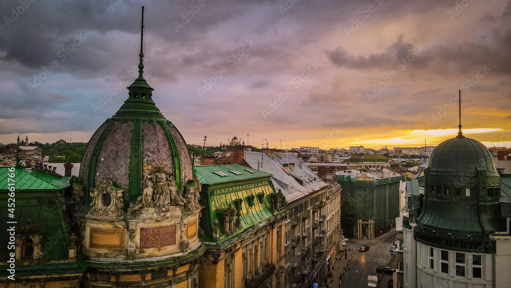 Obraz premium Lviv before sunset. Old buildings in the sunkights.