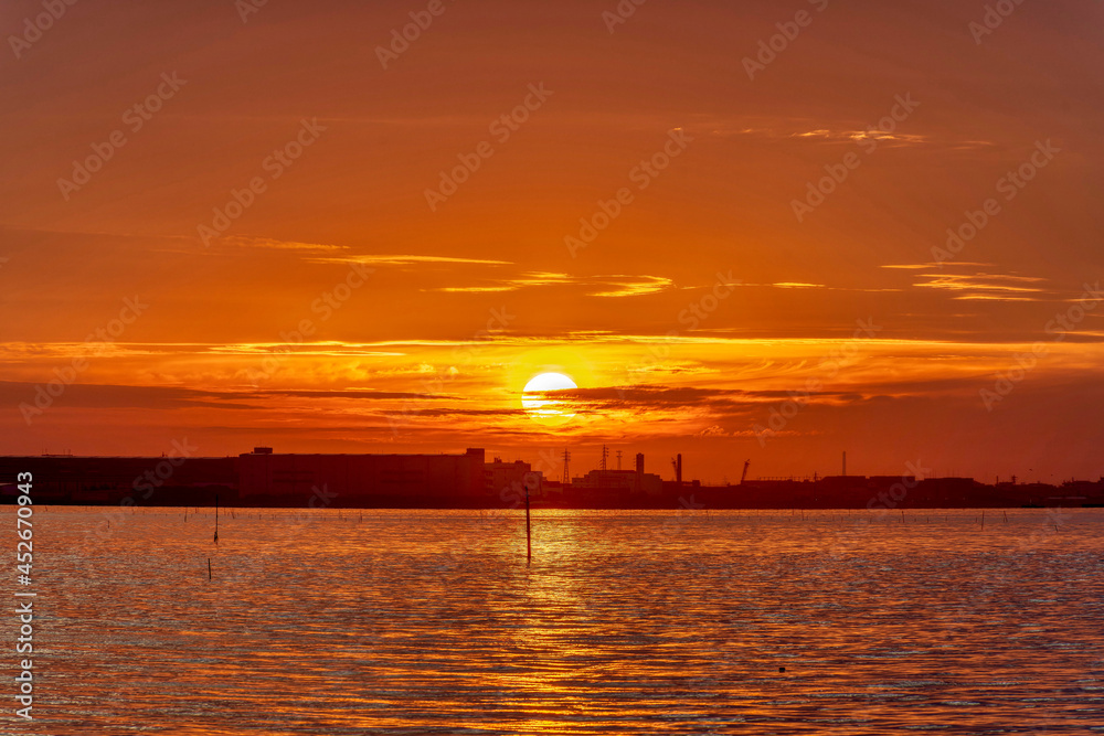 Fototapeta premium Sunrise 24, 2021, Sanbanzse, Urayasu,Japan