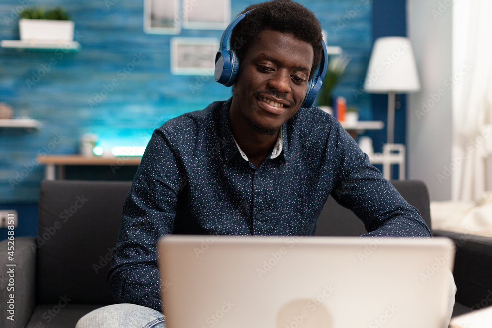 Using headphones with laptop hot sale