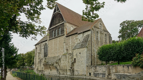 Chartres, collégiale Saint-André au bord de l'Eure photo