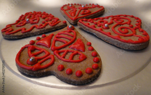 bellissimi biscotti artigianali decorati con glassa di zucchero
