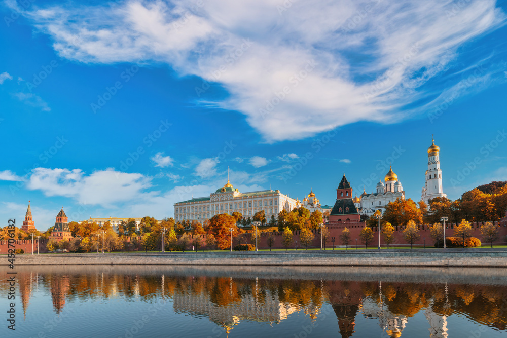 Fototapeta premium Moscow Russia, city skyline at Kremlin Palace and Moscow River with autumn foliage season