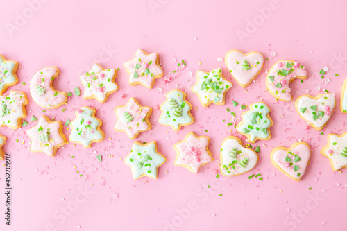 Bunte Plaetzchen zu Weihnachten