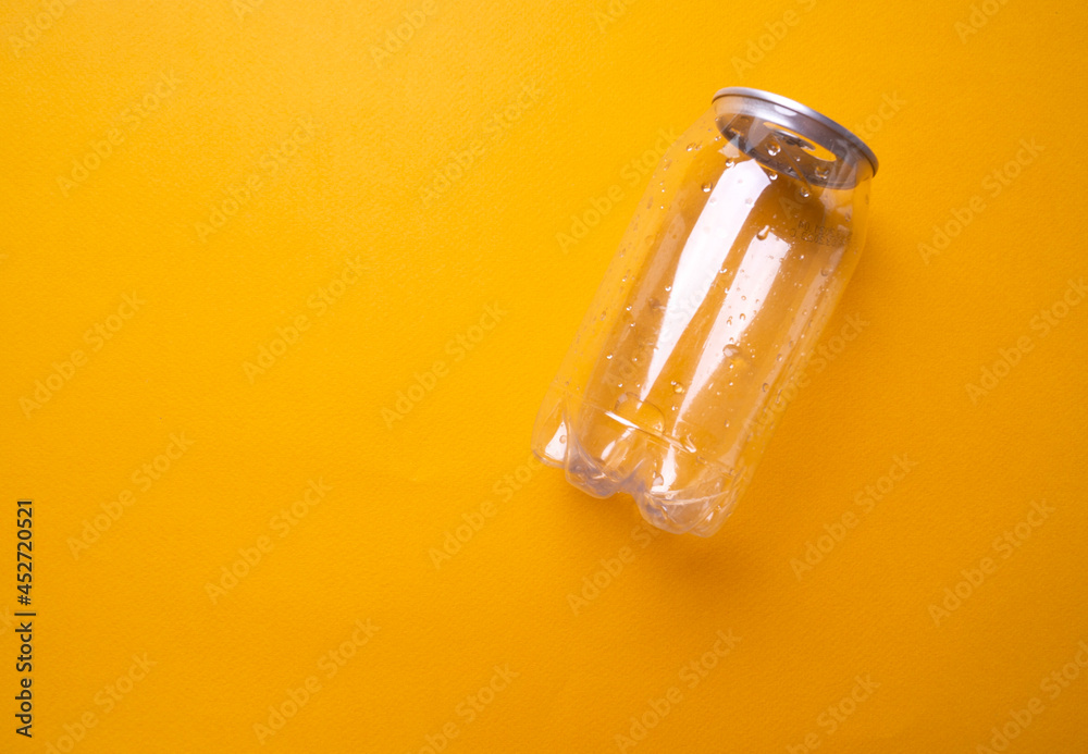 Fototapeta premium transparent plastic bottle on yellow background