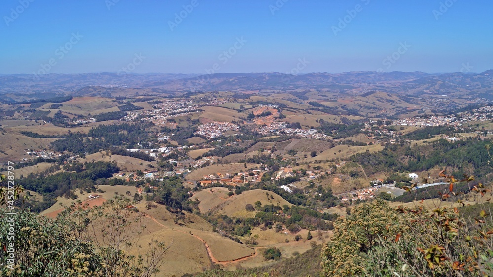 Vista da cidade de Águas de Lindóia desde o Morro Pelado - agosto 2021 - Águas de Líndóia / Brazil