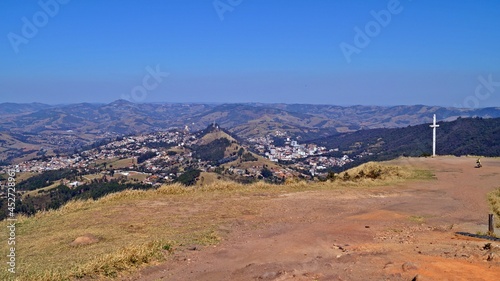 Vista da cidade de Águas de Lindóia desde o Morro Pelado - agosto 2021 - Águas de Líndóia / Brazil