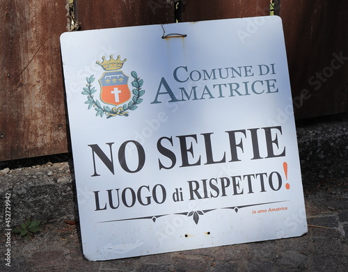 No Selfie Sign in Amatrice, Italy photo