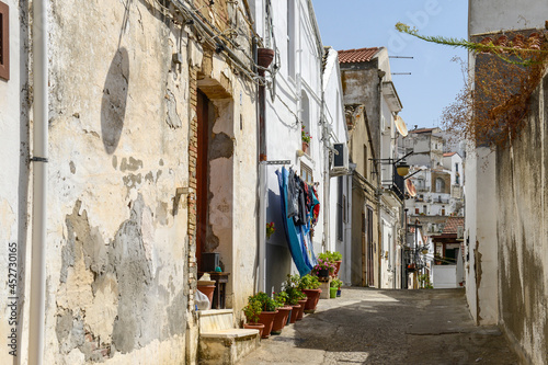 tipica via di Pisticci (MT)