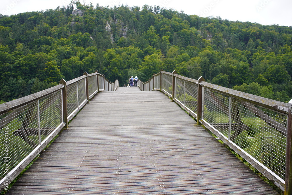 The bridge, also known as the Tatzelwurm, which meanders over the Main-Danube Canal with a length of 193 m, is one of the longest wooden bridges in Europe and is considered a structural masterpiece.