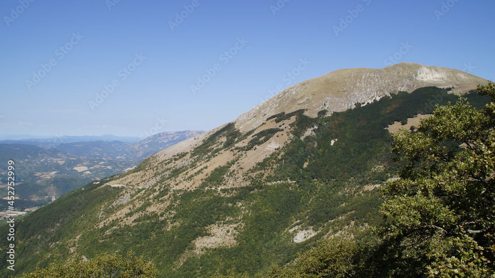 Fototapeta premium Il Monte Catria nelle Marche
