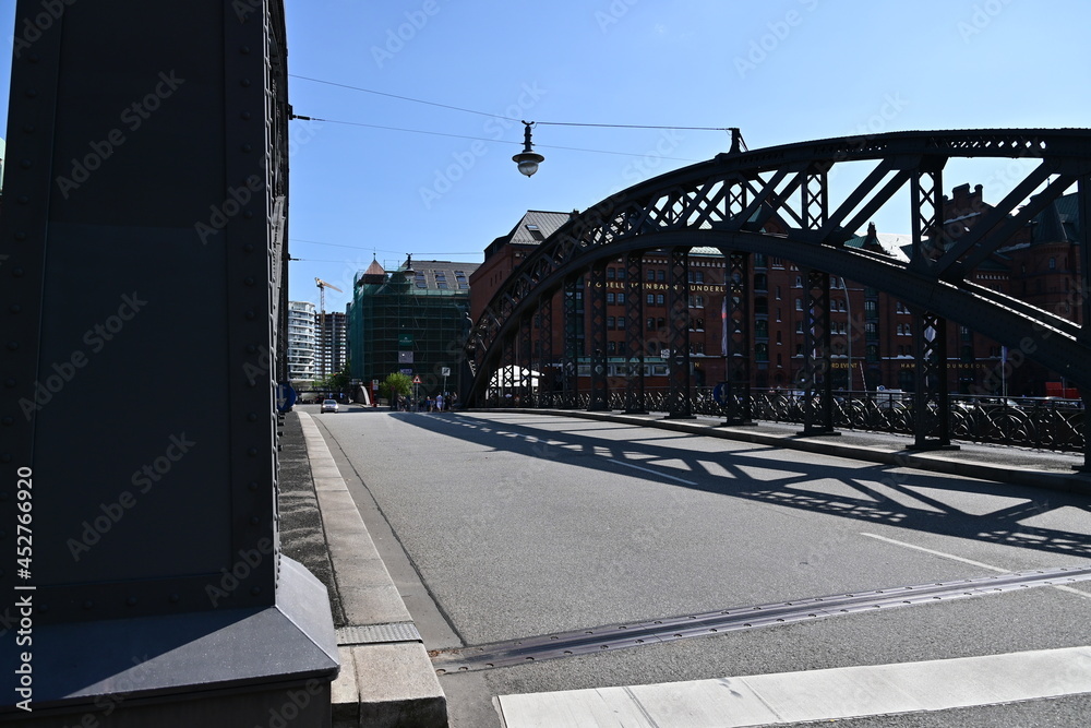 Brocksbrücke mit Blick auf die Speicherstadt in Hamburg Brocksbrücke mit Blick auf die Speicherstadt in Hamburg
