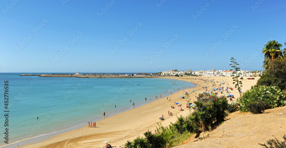 Playa del Rompidillo Chorrillo en Rota, Costa de la Luz Cádiz, España. Playas de Rota. Vacaciones de verano en Rota