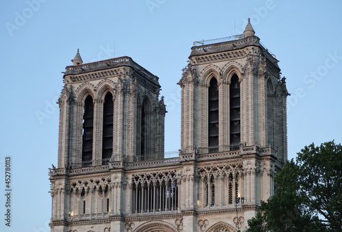 Famous cathedral Notre Dame de Paris © Andrei Antipov