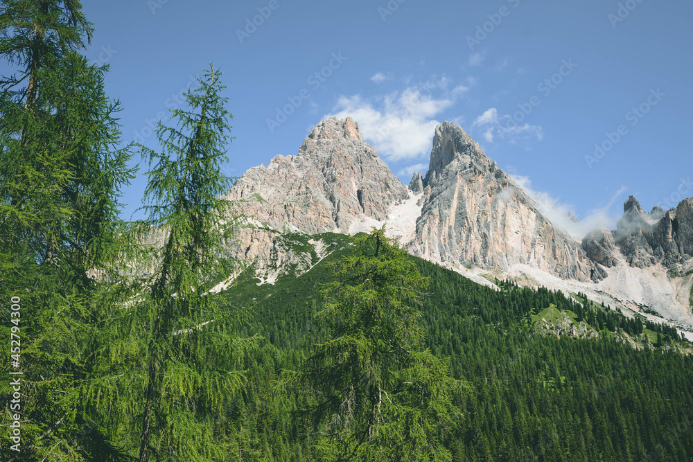 Obraz premium ago di Sorapiss is a lake in the mountain range Sorapiss in the Dolomites, province of Belluno, c. 12 km away from Cortina d'Ampezzo. The lake has an altitude of 1,925 metres above sea level. 