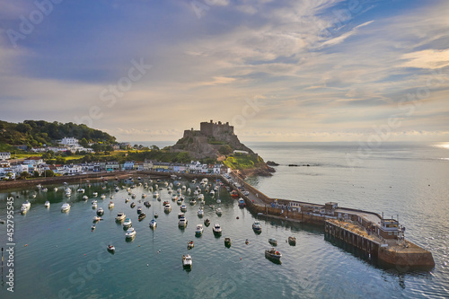 Foto Drone aerial view of Gorey Harbour at high tide