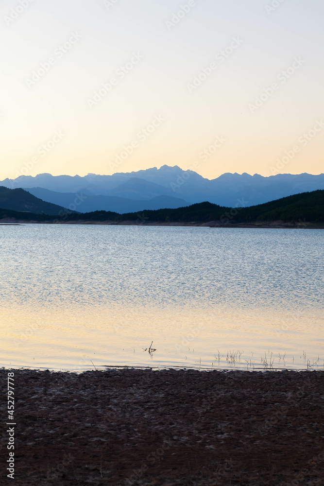 Sunset at the Mediano reservoir 2