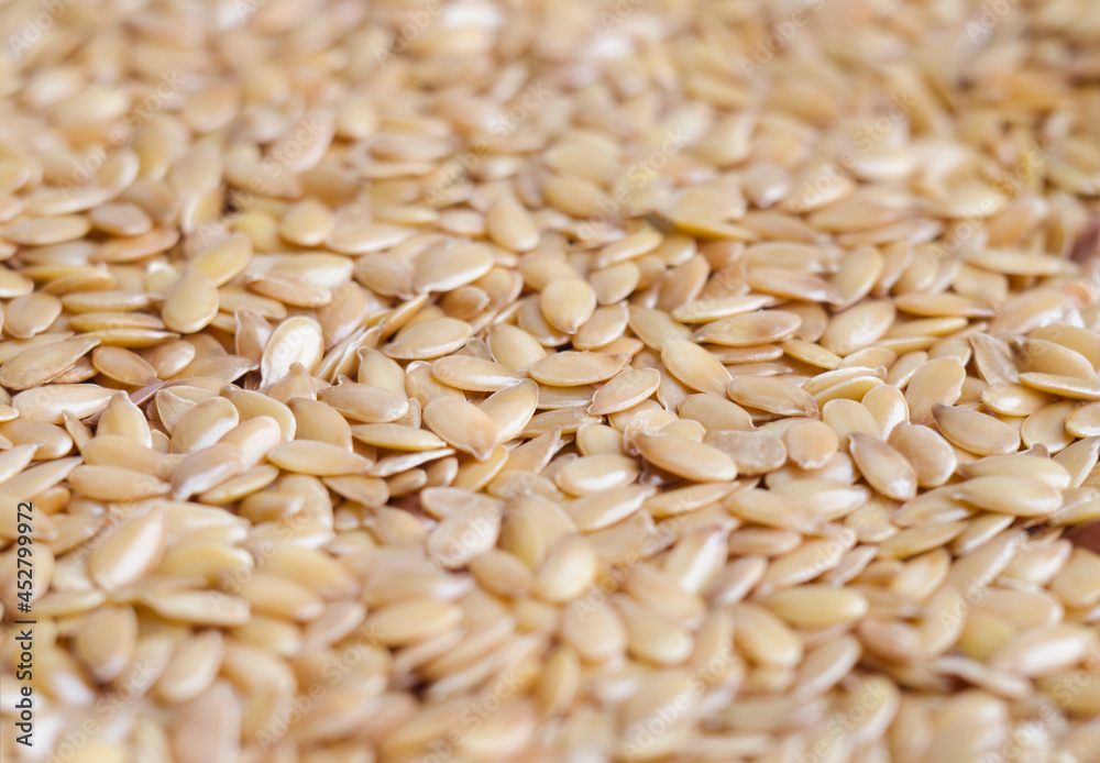Obraz premium Flax seeds with a focus line in the center