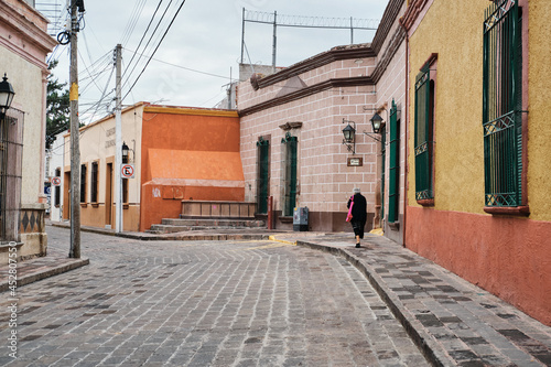 Fototapeta Naklejka Na Ścianę i Meble -  Vista del Centro Histórico de Querétaro calles coloniales