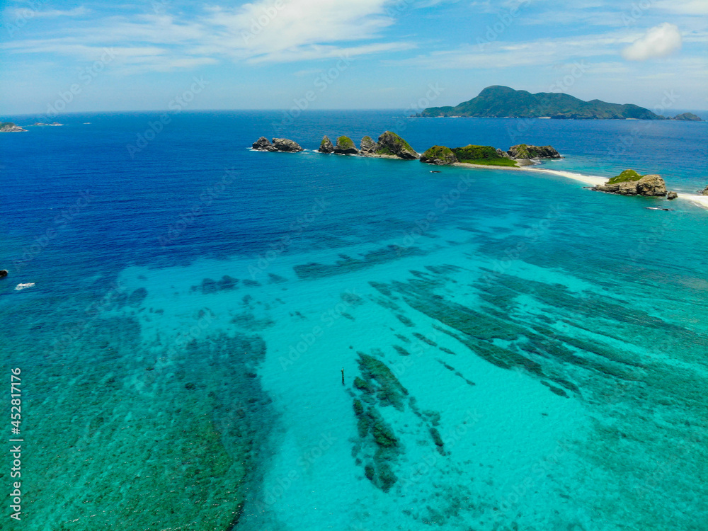 custom made wallpaper toronto digital沖縄県島尻郡座間味村の慶良間諸島の阿嘉島をドローンで撮影した空撮写真 Aerial view of Aka Island in the Kerama Islands, Zamami Village, Shimajiri County, Okinawa Prefecture, taken with a drone.