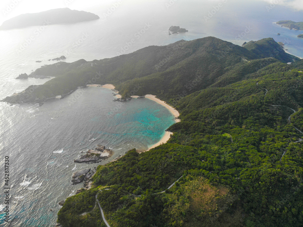 沖縄県島尻郡座間味村の慶良間諸島の阿嘉島をドローンで撮影した空撮写真 Aerial view of Aka Island in the Kerama Islands, Zamami Village, Shimajiri County, Okinawa Prefecture, taken with a drone.