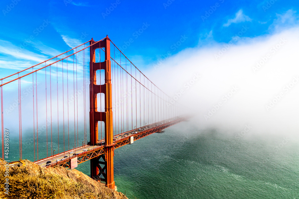 Fototapeta premium Golden Gate Bridge in San Francisco