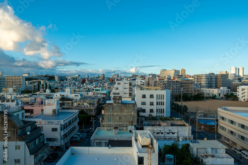 沖縄県那覇市の観光をしている風景 Scenery of Naha City, Okinawa Prefecture, doing some sightseeing.  © Hello UG