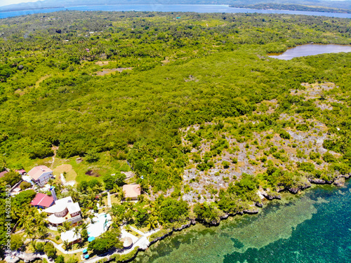 フィリピンのボホール島近くにあるカビラオ島をドローンで撮影した空撮写真 Aerial photo of Cabilao Island near Bohol, Philippines, taken by drone. photo