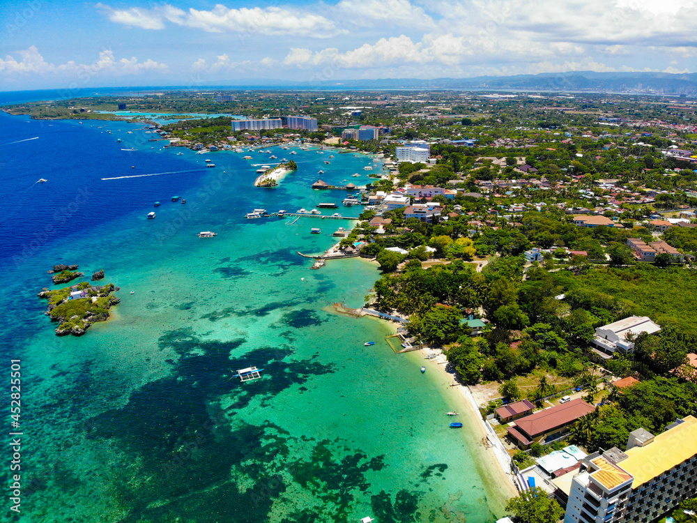 フィリピン、セブ、マクタン島をドローンで撮影した風景  Drone view of Mactan Island, Cebu, Philippines. 