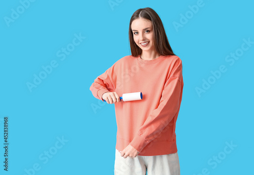 Young woman cleaning her sw...