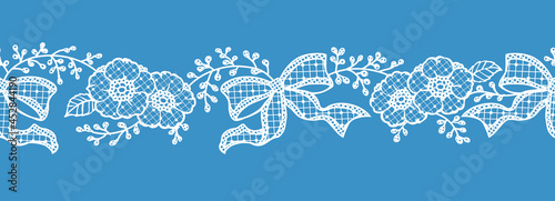 アンティークな花模様のレースリボン。シームレス・ベクター素材。