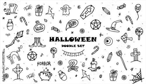 Fototapeta Naklejka Na Ścianę i Meble -  vector hand drawn Doodle Halloween set Colorful cartoon cliparts, symbols