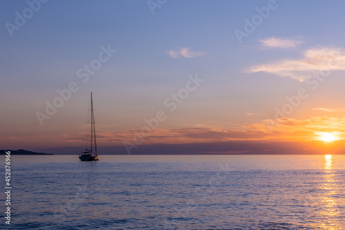 yacht-sunset-corsica © Rodolphe