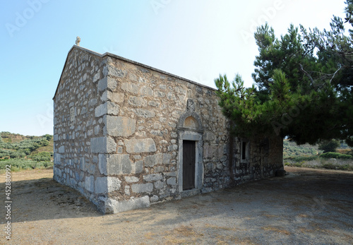 L'église Sainte-Croix (Timios Stavros) sur le site antique de Lyctos en Crète photo