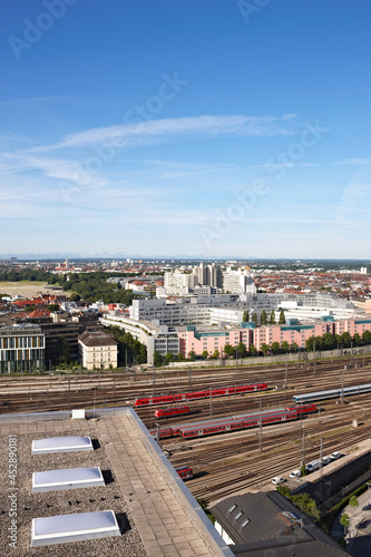 Skyline München Panaroma mit Zügen