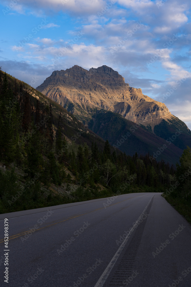 Naklejka premium road in the mountains