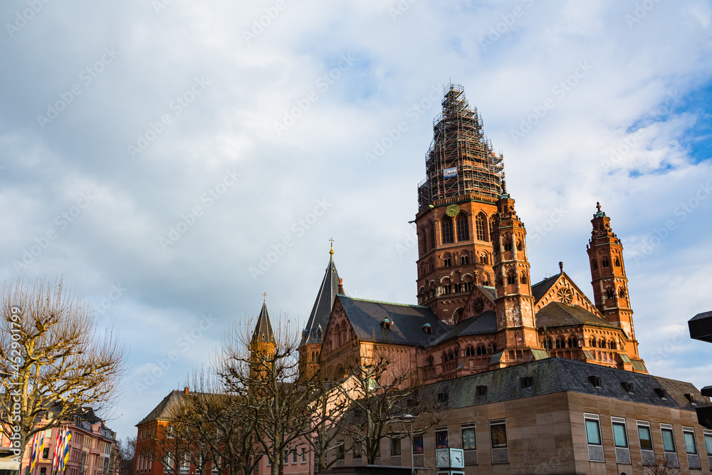 ドイツ マインツのマルクト広場に建つマインツ大聖堂 Stock Photo Adobe Stock
