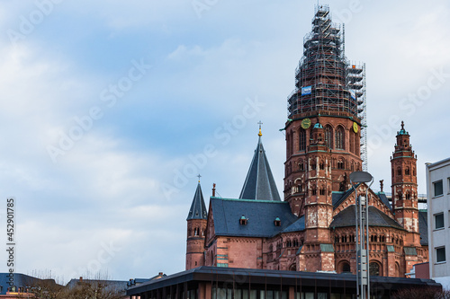 ドイツ マインツのマルクト広場に建つマインツ大聖堂