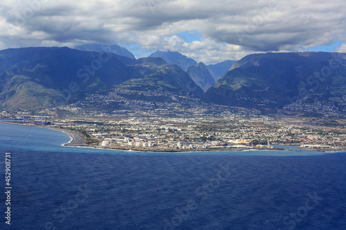 City of Le Port in Reunion Island, Harbour City © aylerein