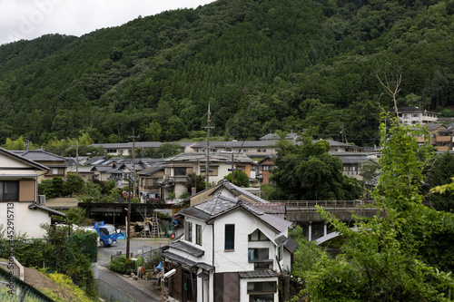 山に囲まれた住宅 © Takuya Okino