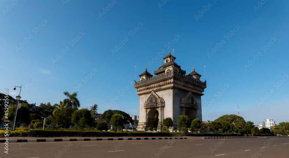 Patuxai Vientiane Lao, Patuxai is a war monument in the center of Vientiane. Patuxai Vientiane Lao, Patuxai is a war monument in the center of Vientiane.