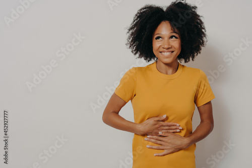 Schilderij op canvas Happy african american woman laughing out loud at some hilarious joke, keeping h