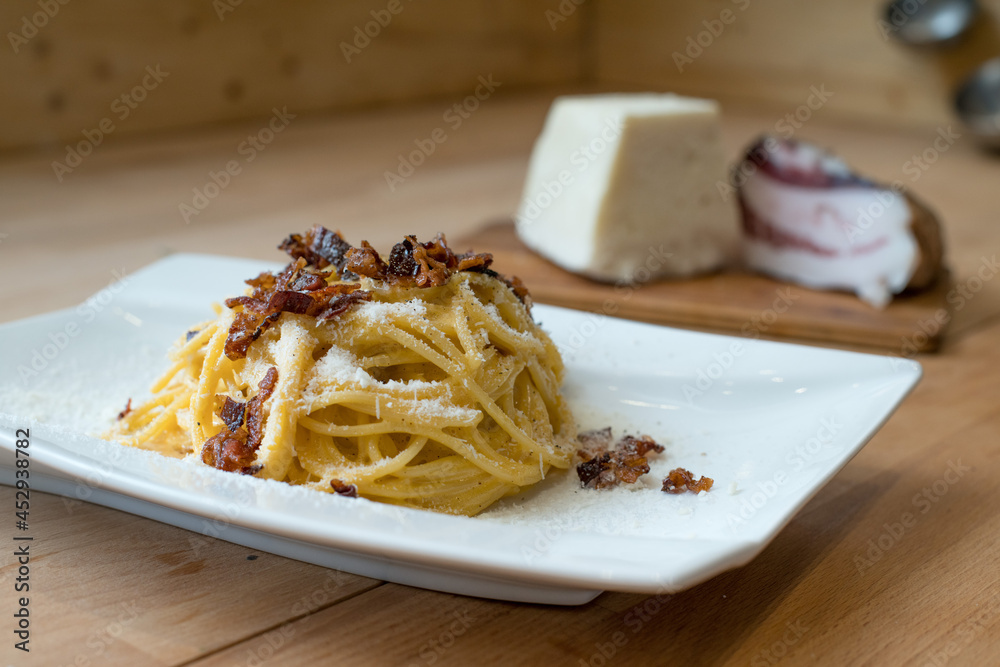 Bucatini alla gricia, traditional Italian pasta based on guanciale