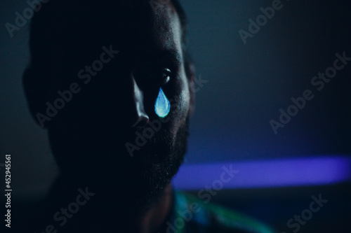 Billede på lærred Crying sad man portrait with tears in eye