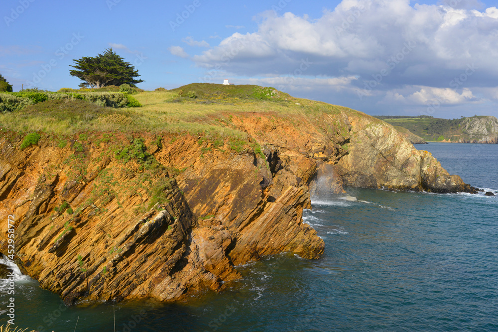 Fototapeta premium Paysage des roches ciselées de la pointe de Raguénez (29160 Crozon), département du Finistère en région Bretagne, France