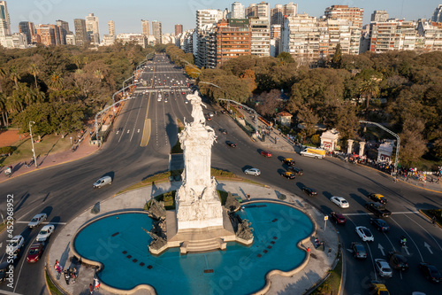 Av del Libertador Monumento a los Españoles