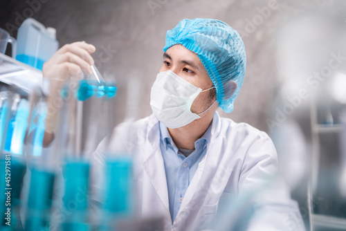 Health care researchers wor...