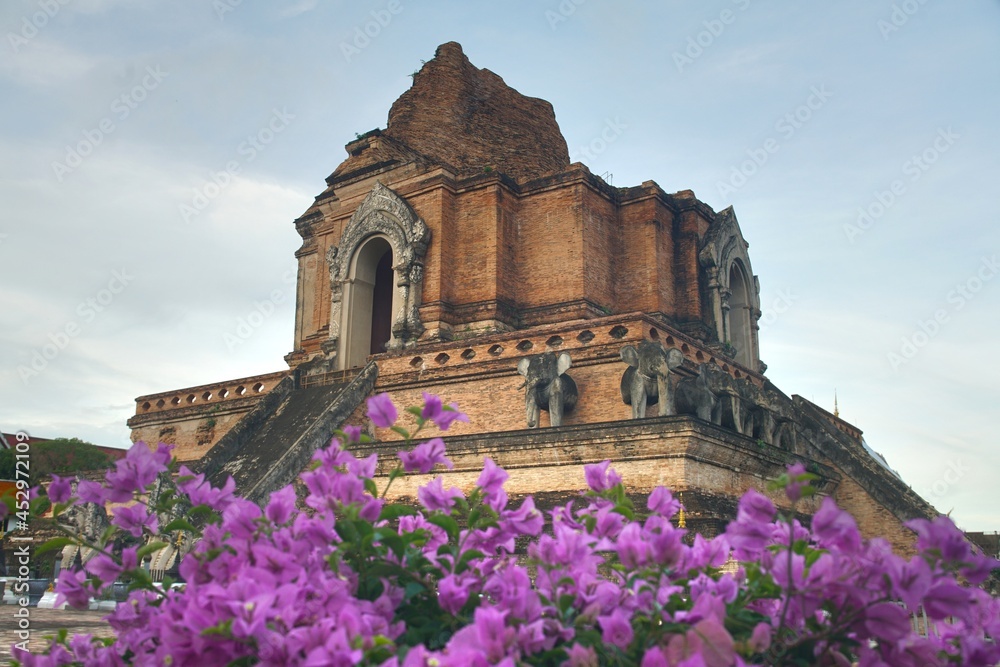 wat chedi luang temple at chiang mai Thailand