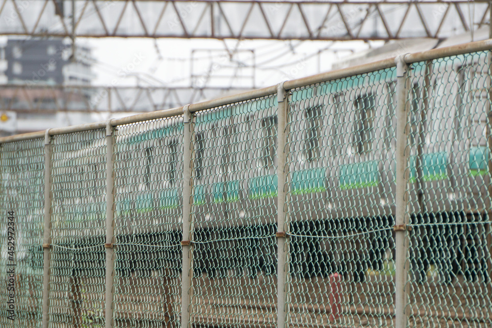 Fototapeta premium 鉄道のフェンス