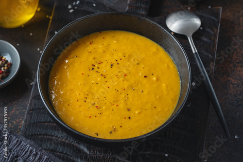 Oriental lentil soup with ginger