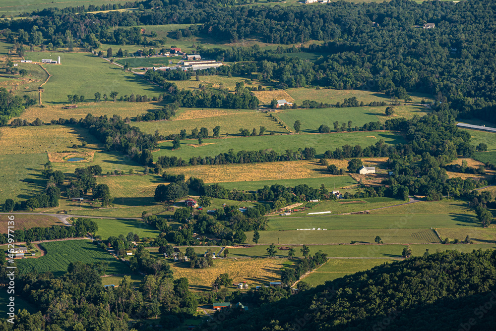 Fototapeta premium View of Valleyburgh from Skyline drive in Shenandoah National Park.